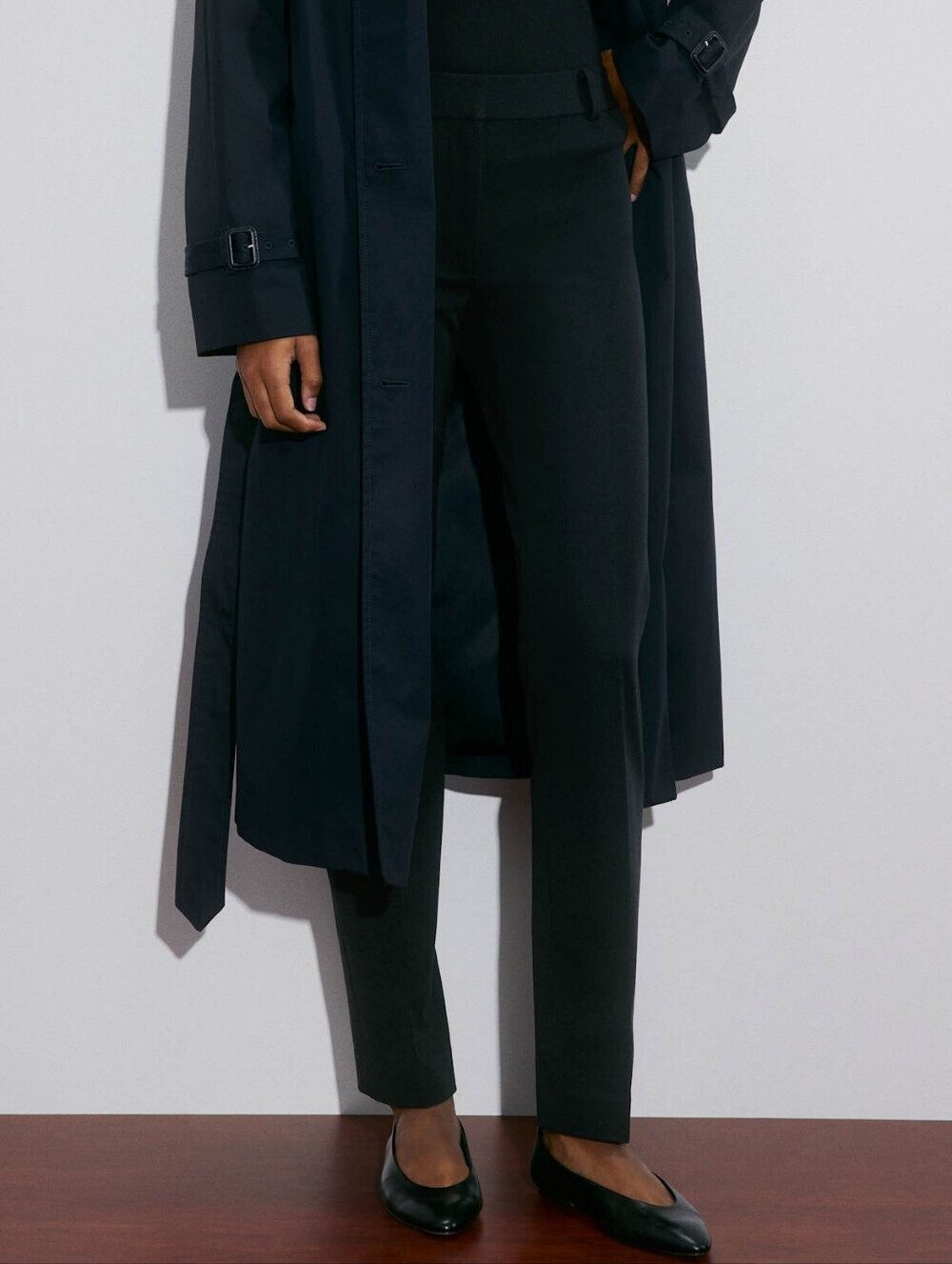 NWT Aritzia Babaton Royalton Pants Slim fit Straight leg Twill Pants Black Sz 10